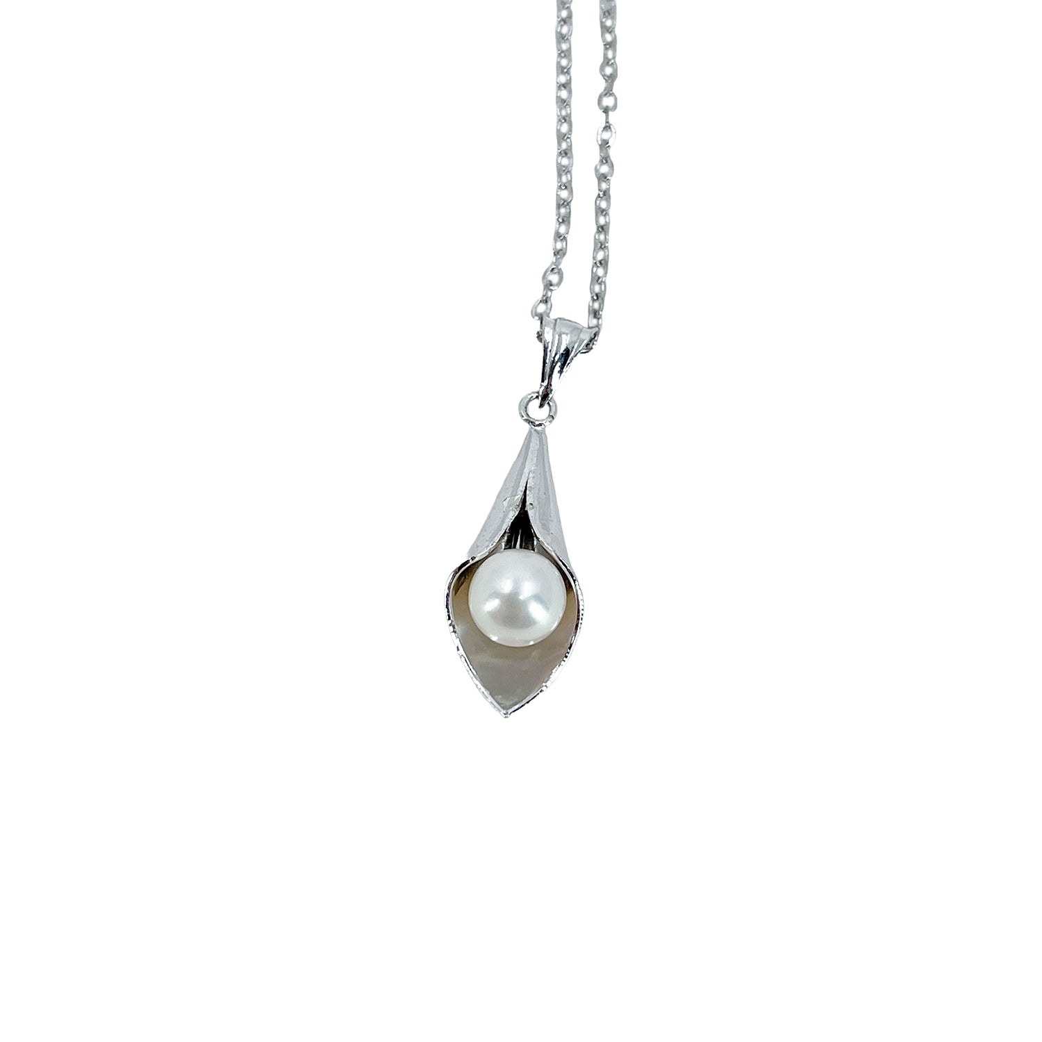 Calla Lilly Modernist Japanese Cultured Akoya Pearl Vintage Pendant Necklace- Sterling Silver 16.50 Inch