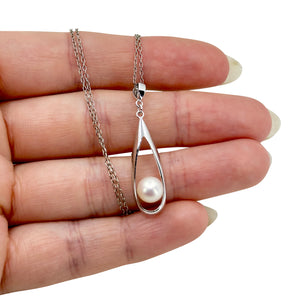 Modernist Drop Mikimoto Saltwater Akoya Cultured Pearl Necklace Vintage Designer- Sterling Silver