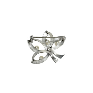 Nouveau Engraved Ribbon Japanese Saltwater Akoya Cultured Pearl Vintage Brooch- Sterling Silver