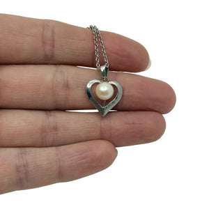 Vintage Heart Japanese Saltwater Akoya Cultured Pearl Modernist Pendant Necklace- Sterling Silver 15.5 Inch