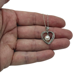 Vintage Heart Japanese Saltwater Akoya Cultured Pearl Modernist Pendant Necklace- Sterling Silver 18 Inch