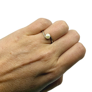 Vintage Avon Bypass Solitaire Japanese Saltwater Akoya Cultured Pearl Ring- Sterling Silver Sz 6 3/4