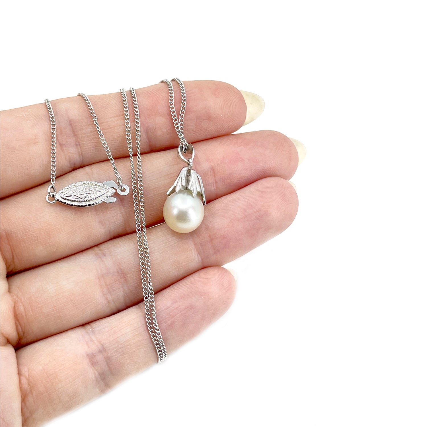Nouveau Vintage Japanese Cultured Akoya Pearl Pendant Necklace- Sterling Silver 18.50 Inch