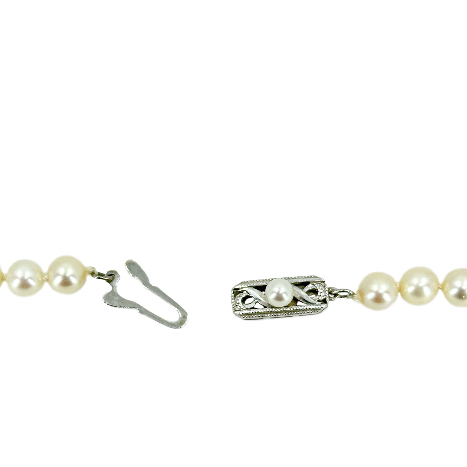 Pearl necklace Mikimoto White in Pearl - 39367292