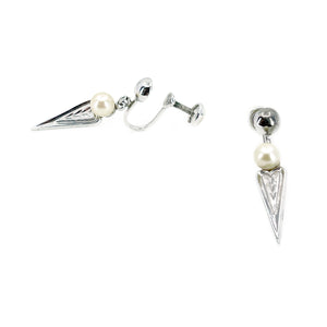 Marvel Arrowhead Vintage Akoya Saltwater Cultured Pearl Vintage Screwback Designer Earrings- Sterling Silver