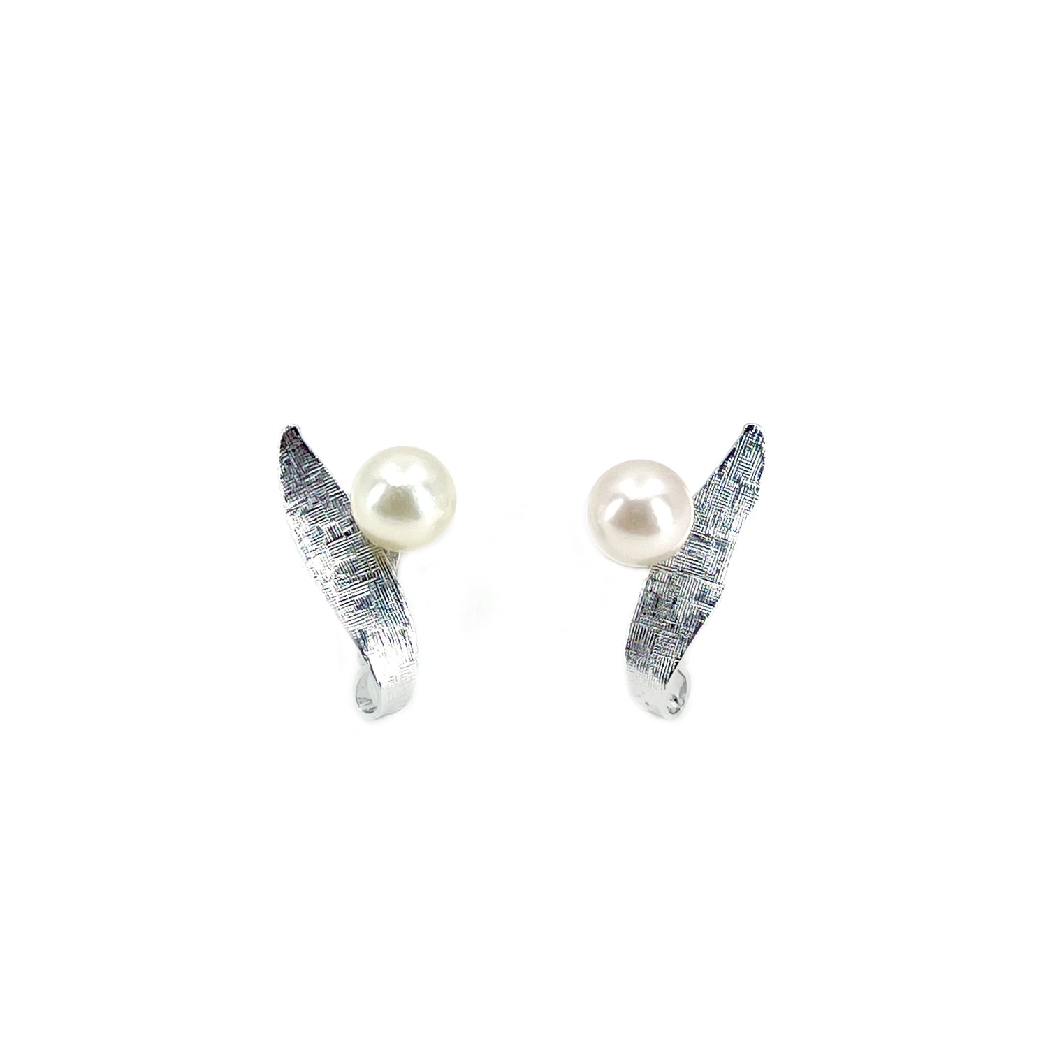 Van Dell Designer Akoya Saltwater Cultured Pearl Vintage Screwback Earrings- Sterling Silver