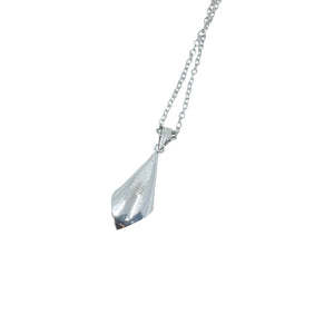 Calla Lilly Modernist Japanese Cultured Akoya Pearl Vintage Pendant Necklace- Sterling Silver 16.50 Inch