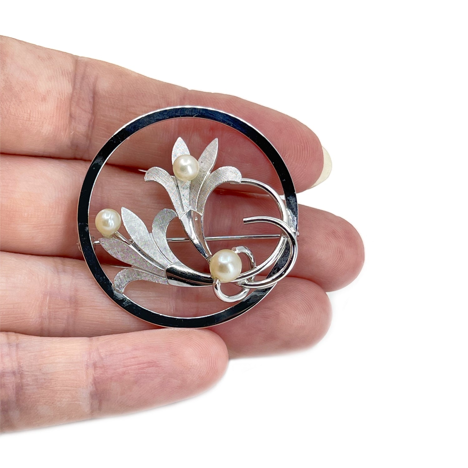Van Dell Lily Circle Japanese Saltwater Cultured Akoya Pearl Vintage Leaf Brooch- Sterling Silver